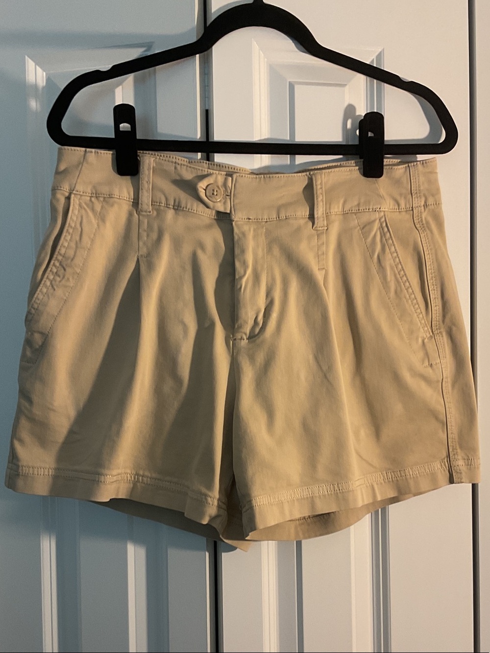 Liverpool Women's High-Waist Khaki Shorts - Light Tan